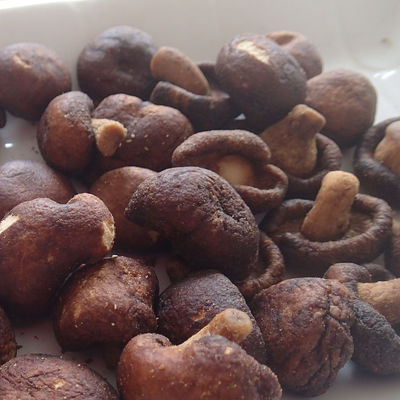 İyi bir fiyat. Yumuşak Dokulu Kurutulmuş Meyveler Sebzeler Malt Şurubu Vakumda Kızartılmış Mantarlar çevrimiçi