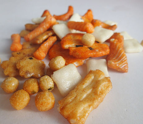 İyi bir fiyat. Toptan Tahıl Çerezleri Sağlıklı Pirinç Krakerleri Gıda Karışımı Pirinç Kraker Çerezleri çevrimiçi