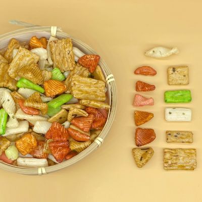 İyi bir fiyat. Karışık Pirinç Krakerleri Japon Usulü Tahıl Atıştırmalıkları Renkli Pirinç Krakeri çevrimiçi