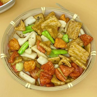 İyi bir fiyat. 5KG Çıtır Pirinç Kraker Atıştırmalıkları 12 Ay Raf Ömrü çevrimiçi