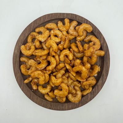 İyi bir fiyat. Yumuşak ve çiğnenmeye hazır pirinç kraker atıştırmalıkları çevrimiçi