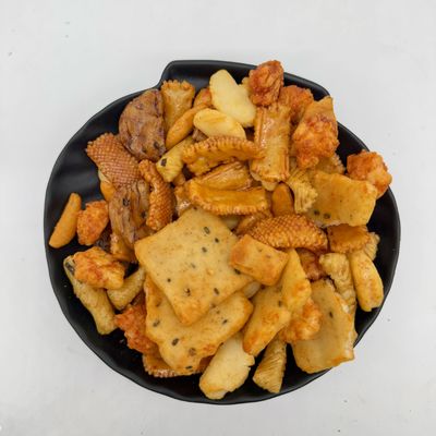 İyi bir fiyat. Tuzlu lezzetli, hafif, krampalı ve aile dostu atıştırmalıklar. çevrimiçi